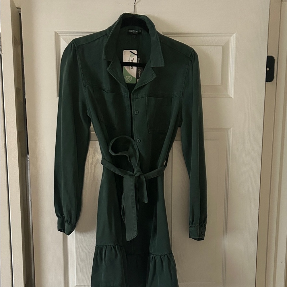 Velvet Heart Dark Green Long Sleeve Dress